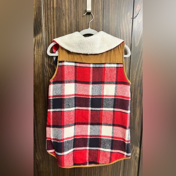 Red/Black Plaid Sherpa Collar Vest-Size:Medium - Picture 10 of 10